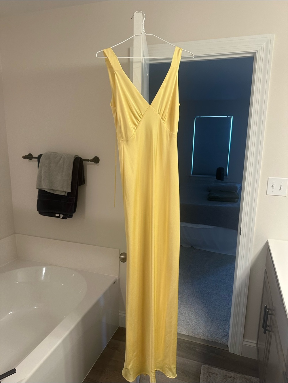 Park & Fifth Pale Yellow V-Neck Maxi Dress - Picture 4 of 5